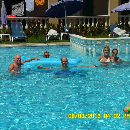 Aparthotel Katsaros &
